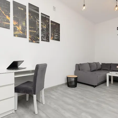 Apartment Metro Plac Wilsona Cozy By Renters