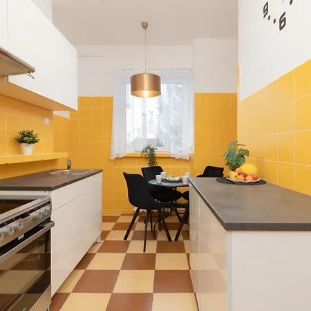 Apartment Metro Plac Wilsona Cozy By Renters
